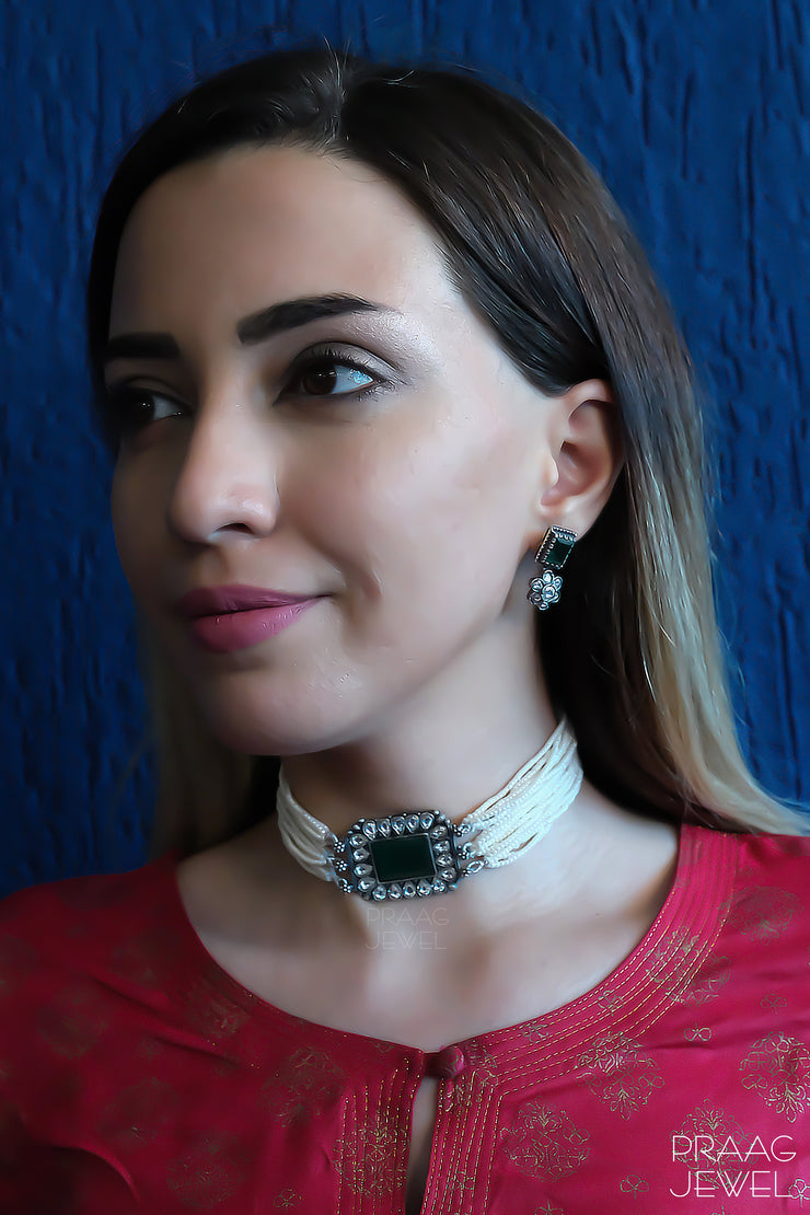 Choker Necklace in 925 silver with jadau stoens